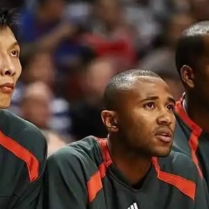 乐鱼网址-15岁成为父亲，为养家糊口勇闯NBA，二轮秀逆袭成为全明星