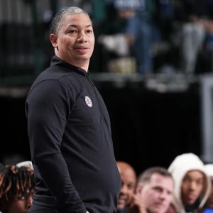 快船战绩变化：开局3胜2负，然后3胜19负，目前12胜2负