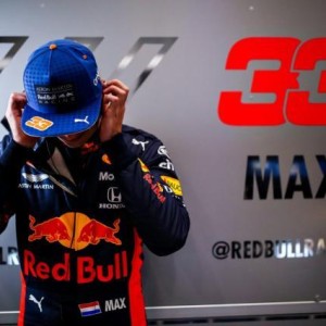 乐鱼体育-F1的新科世界冠军 维斯塔潘从33号到“新的1号”