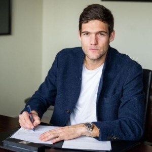 乐鱼体育-兢兢业业的阿隆索完成续约，巴萨平稳过渡第一步？