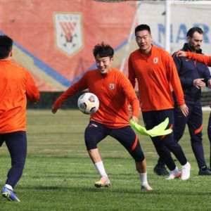 乐鱼体育-泰山遭遇残阵烦恼今日斗宿敌 费莱尼尚未满血复活